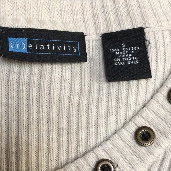 Long sleeve stretchy v-neck sweater - Picture 5 of 5